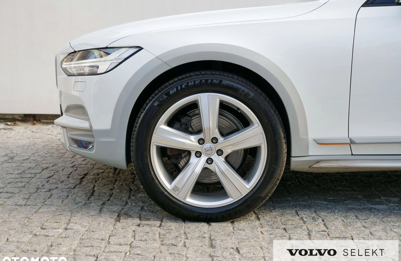 Volvo V90 Cross Country cena 152900 przebieg: 131120, rok produkcji 2018 z Gąbin małe 781